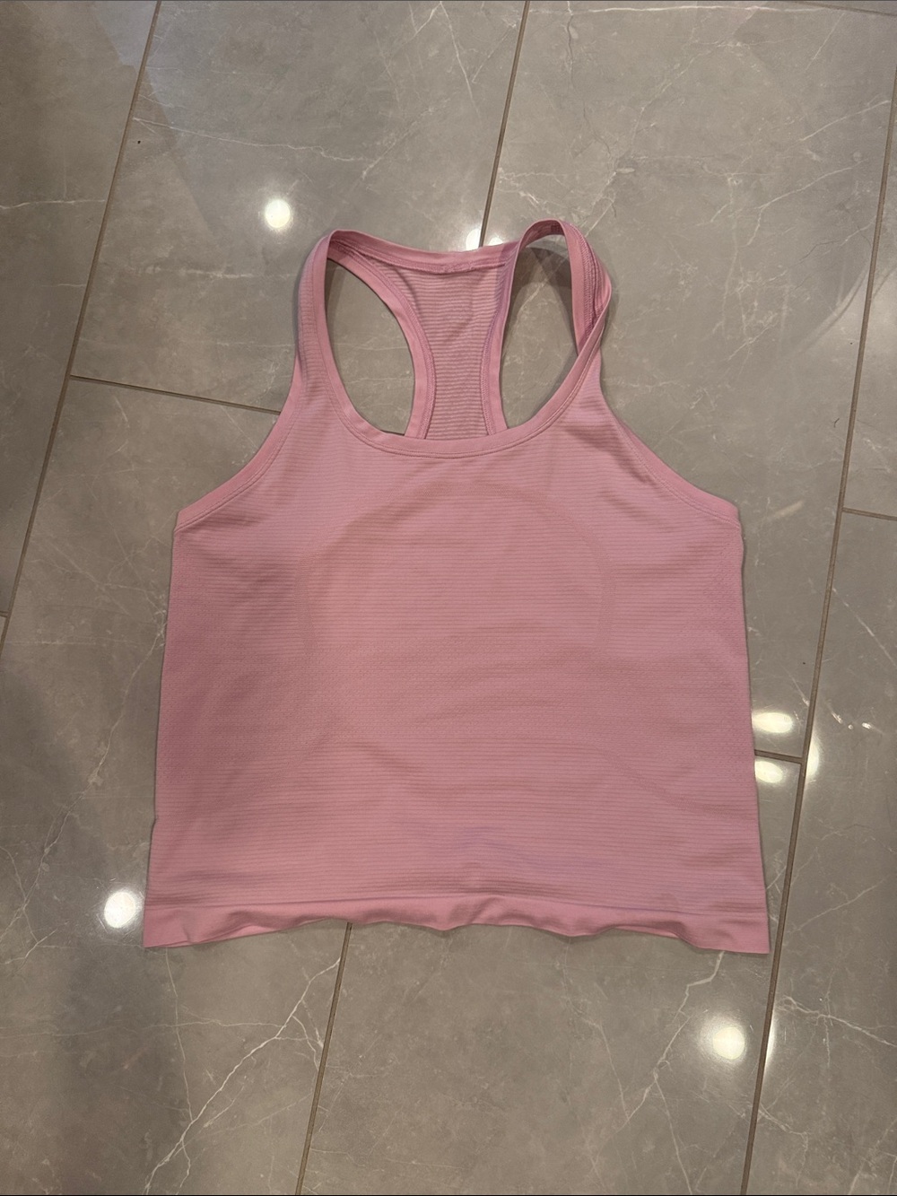 Lululemon 🍋, cropped Swiftly tank. Pink. Size 8
